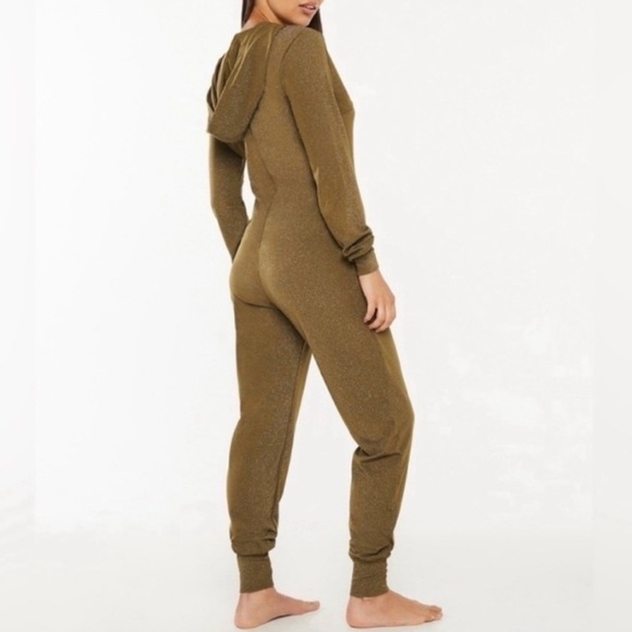 SAVAGE X FENTY Green gold Sparkly Hooded zip
Onesie Jumpsuit size large NWOT - Picture 3 of 8